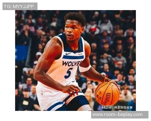 爱德华兹首节狂砍14分半场高效9中7三分命中2记助攻4次表现抢眼